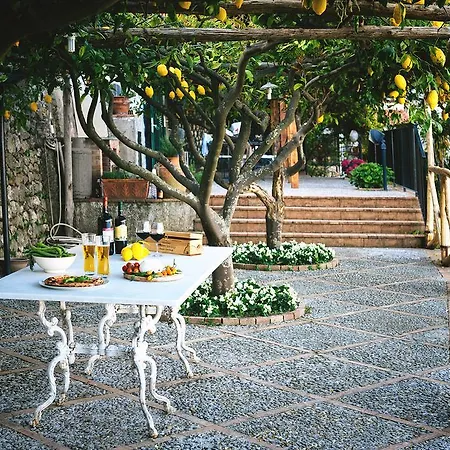 Sea View In With Lemon Pergola, Gardens And Jacuzzi - Ideal For Elopements Ravello